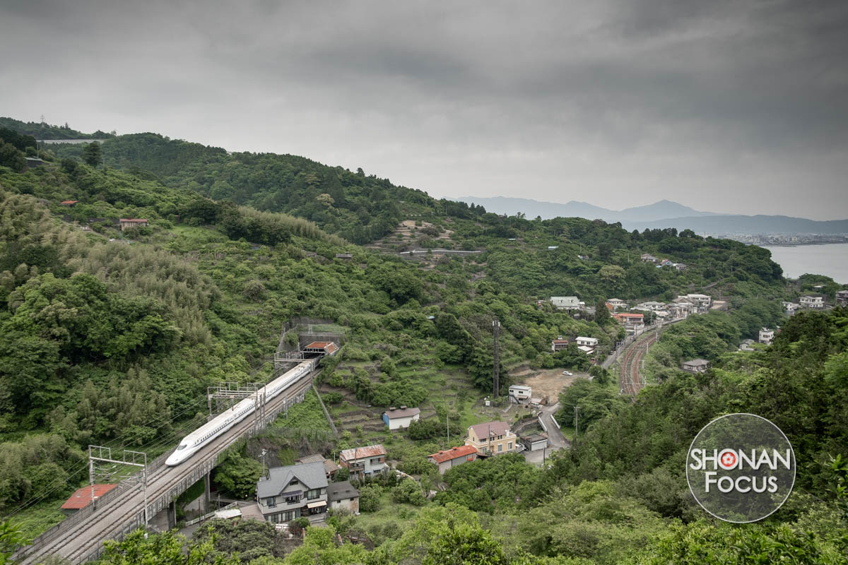 Train shinkansen sort du tunnel